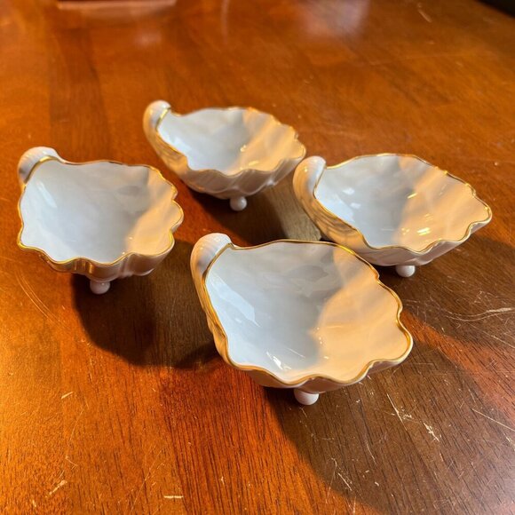 The Met Porcelain Oyster Serving Cups Footed Elegant MMA Party Entertain Serving - Picture 1 of 9